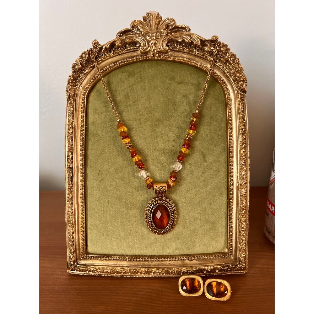Vintage Avon Brown Pendant Necklace
 Gold Tone Faux Amber